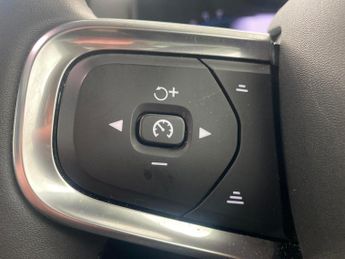 Volvo XC40 Recharge Twin 78kWh Pro AWD (408 ps) - SURROUND VIEW - PARK ASSI