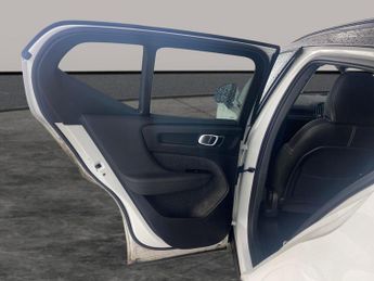 Volvo XC40 2.0 B4 MHEV R-Design AWD (197 ps) - PARK ASSIST - LED - LANE DEP