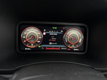 Hyundai Kona 64kWh Premium (10.5kW Charger) (204 ps) - REVERSE CAM - NAV - HE