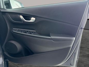 Hyundai Kona 64kWh Premium (10.5kW Charger) (204 ps) - REVERSE CAM - NAV - HE