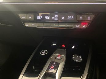 Audi Q4 E-tron 35 S line 55kWh (170 ps) - LANE DEPARTURE  - BLUETOOTH - CRUISE