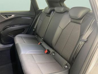 Audi Q4 E-tron 35 S line 55kWh (170 ps) - LANE DEPARTURE  - BLUETOOTH - CRUISE