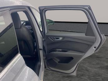 Audi Q4 E-tron 35 S line 55kWh (170 ps) - LANE DEPARTURE  - BLUETOOTH - CRUISE