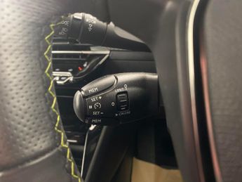 Peugeot E-2008 50kWh GT (136 ps) - BLIND SPOT ASSIST - LANE DEPARTURE  - BLUETO