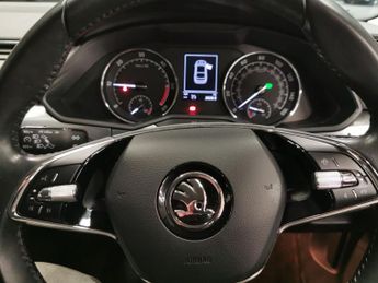 Skoda Superb 2.0 TDI SE DSG (122 ps) - PARK SENSORS - 18IN ALLOYS - AIR CON