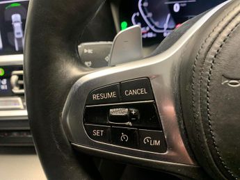 BMW 3 Series 2.0 330e 12kWh M Sport Plug-in (292 ps) - ADAPTIVE LIGHTS