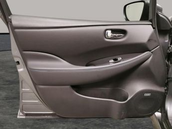 Nissan Leaf 39kWh Tekna (150 ps) - LED - NAV - LANE DEPARTURE