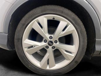 Audi Q4 E-tron 35 S line 55kWh (170 ps) - LANE DEPARTURE  - BLUETOOTH - CRUISE