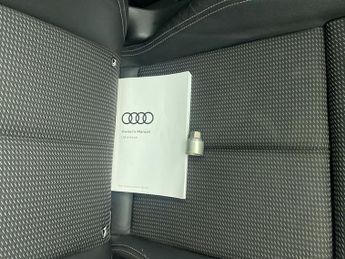 Audi Q4 E-tron 35 S line 55kWh (170 ps) - LANE DEPARTURE  - BLUETOOTH - CRUISE