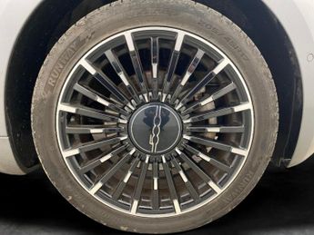 Fiat 500e C 42kWh La Prima Convertible (118 ps) - 17IN ALLOYS - AIR CON - DA