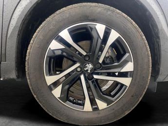 Peugeot E-2008 50kWh GT (136 ps) - BLIND SPOT ASSIST - LANE DEPARTURE  - BLUETO