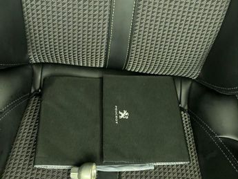 Peugeot E-2008 50kWh GT (136 ps) - BLIND SPOT ASSIST - LANE DEPARTURE  - BLUETO