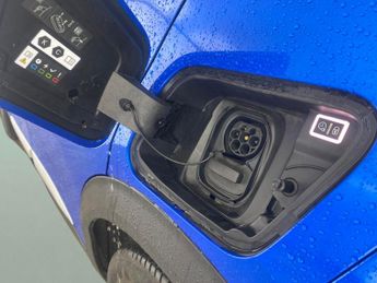 Peugeot E-2008 50kWh GT Premium (136 ps) - REVERSE CAM - ALCANTARA - NAV