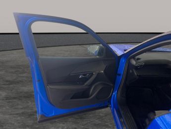 Peugeot E-2008 50kWh GT Premium (136 ps) - REVERSE CAM - ALCANTARA - NAV