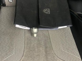 Peugeot E-2008 50kWh GT Premium (136 ps) - REVERSE CAM - ALCANTARA - NAV