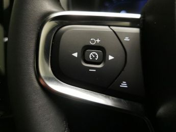 Volvo XC40 Recharge Twin 82kWh Plus AWD (408 ps) - CRUISE - WIRELESS CHARGE