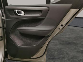 Volvo XC40 Recharge Twin 82kWh Plus AWD (408 ps) - CRUISE - WIRELESS CHARGE