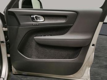 Volvo XC40 Recharge Twin 82kWh Plus AWD (408 ps) - CRUISE - WIRELESS CHARGE