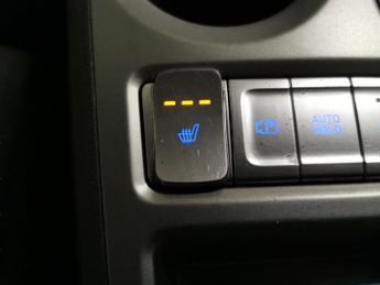 Hyundai Kona 64kWh Premium (10.5kW Charger) (204 ps) - HEATED SEATS - HEATED 