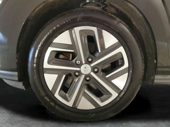 Hyundai Kona 64kWh Premium (10.5kW Charger) (204 ps) - HEATED SEATS - HEATED 