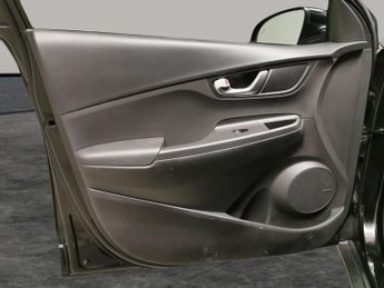 Hyundai Kona 64kWh Premium (10.5kW Charger) (204 ps) - HEATED SEATS - HEATED 