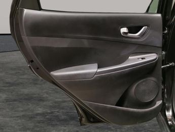 Hyundai Kona 64kWh Premium (10.5kW Charger) (204 ps) - HEATED SEATS - HEATED 