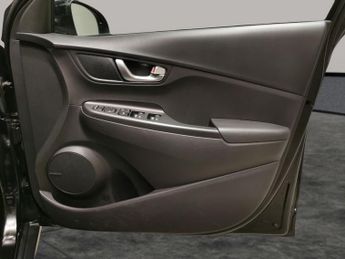Hyundai Kona 64kWh Premium (10.5kW Charger) (204 ps) - HEATED SEATS - HEATED 