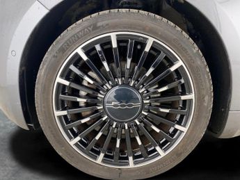 Fiat 500e C 42kWh La Prima Convertible (118 ps) - 17IN ALLOYS - AIR CON - DA