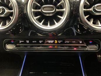 Mercedes-Benz EQA EQA 250+ 70.5kWh AMG Line (Premium) (190 ps) - ADAPTIVE LIGHTS