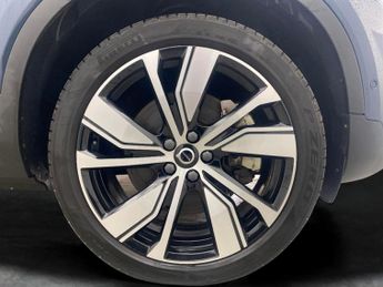 Volvo XC40 Recharge Twin 78kWh Pro AWD (408 ps) - SURROUND VIEW - PARK ASSI