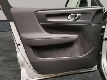 Volvo XC40 Recharge Twin 82kWh Plus AWD (408 ps) - CRUISE - WIRELESS CHARGE