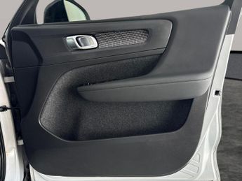 Volvo XC40 1.5h T4 Recharge 10.7kWh R-Design Plug-in (211 ps) - ADAPT CRUIS