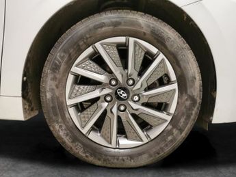 Hyundai Ioniq 38.3kWh Premium (136 ps) - REVERSE CAM - NAV - HEATED SEATS