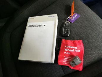 Hyundai Kona 64kWh Premium (10.5kW Charger) (204 ps) - HEATED SEATS - HEATED 