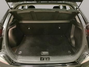 Hyundai Kona 64kWh Premium (10.5kW Charger) (204 ps) - HEATED SEATS - HEATED 