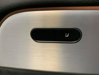 Mercedes-Benz EQA EQA 250+ 70.5kWh AMG Line (Premium) (190 ps) - ADAPTIVE LIGHTS