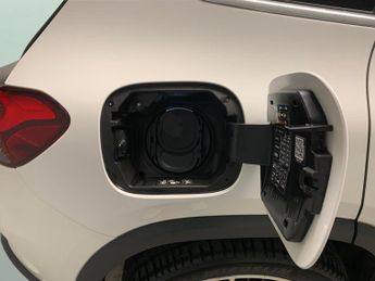 Mercedes-Benz EQA EQA 250+ 70.5kWh AMG Line (Premium) (190 ps) - ADAPTIVE LIGHTS