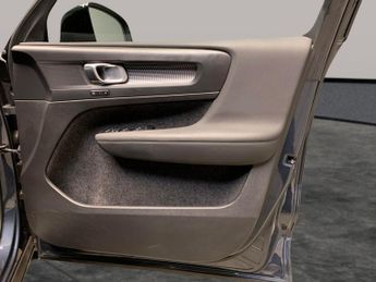 Volvo XC40 1.5h T5 Twin Engine Recharge 10.7kWh R-Design Pro Plug-in (262 p