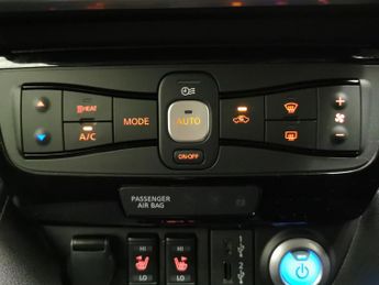 Nissan Leaf 39kWh Tekna (150 ps) - LED - NAV - LANE DEPARTURE