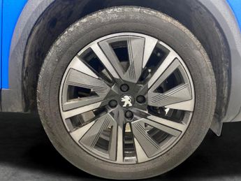 Peugeot E-2008 50kWh GT Premium (136 ps) - REVERSE CAM - ALCANTARA - NAV