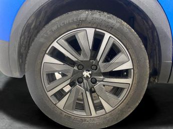 Peugeot E-2008 50kWh GT Premium (136 ps) - REVERSE CAM - ALCANTARA - NAV