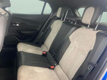 Peugeot E-2008 50kWh GT Premium (136 ps) - REVERSE CAM - ALCANTARA - NAV