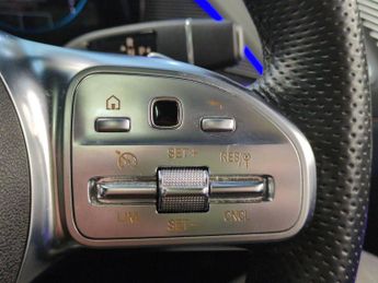 Mercedes-Benz EQC EQC 400 80kWh AMG Line (Premium Plus) 4MATIC (408 ps) - SELF PAR