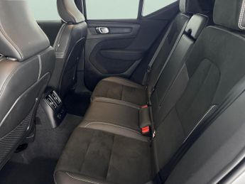 Volvo XC40 1.5h T4 Recharge 10.7kWh R-Design Plug-in (211 ps) - ADAPT CRUIS