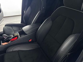 Volvo XC40 1.5h T4 Recharge 10.7kWh R-Design Plug-in (211 ps) - ADAPT CRUIS