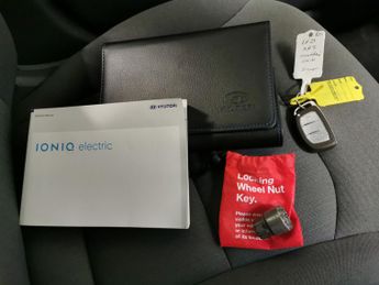 Hyundai Ioniq 38.3kWh Premium (136 ps) - REVERSE CAM - NAV - HEATED SEATS