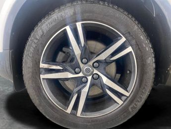 Volvo XC40 2.0 B4 MHEV R-Design AWD (197 ps) - PARK ASSIST - LED - LANE DEP