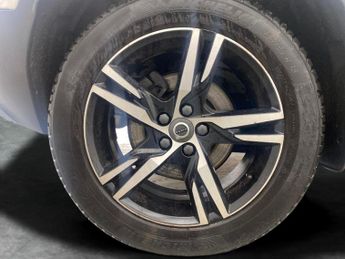 Volvo XC40 2.0 B4 MHEV R-Design AWD (197 ps) - PARK ASSIST - LED - LANE DEP