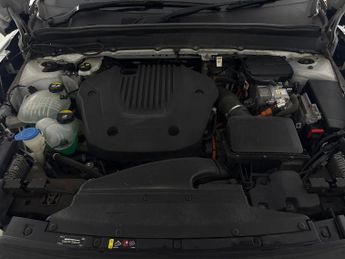 Volvo XC40 1.5h T4 Recharge 10.7kWh R-Design Plug-in (211 ps) - ADAPT CRUIS