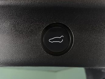 Tesla Model Y (Dual Motor) Long Range 4WDE (384 bhp) - REVERSE CAM - NAV - LEA